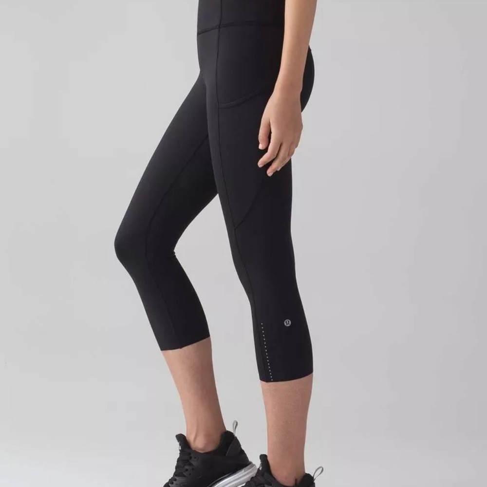 Lululemon Fast Free Crop Leggings Nulu Size 4 black color